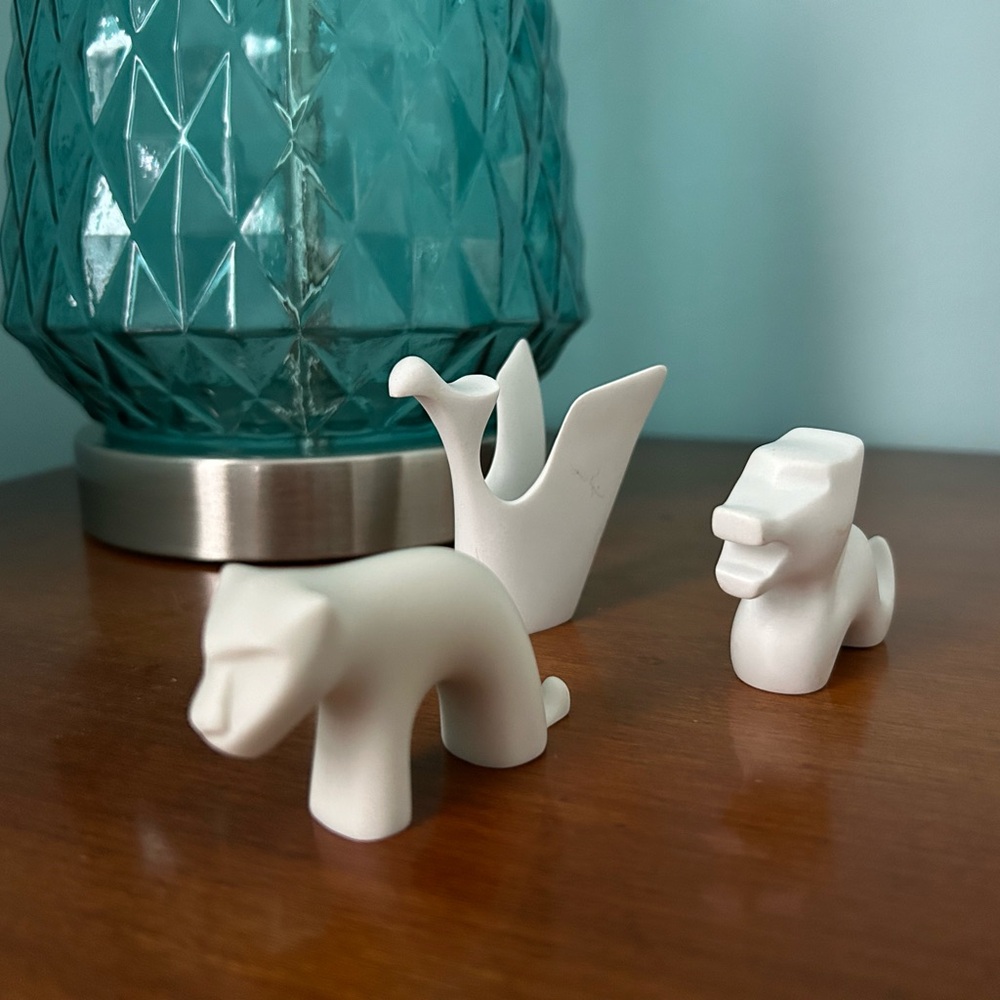 White figurines